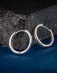 Eterna Minimal Silver Hoops